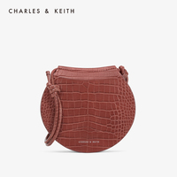 CHARLES＆KEITH 2019秋新品纯色女士翻盖单肩包马鞍包 CK2-80270295