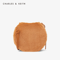 CHARLES＆KEITH2019冬季新品CK2-80781022毛绒包面女士翻盖单肩包